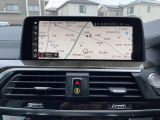 【純正ナビゲーション】BMWのナビゲーションは操作性も良く、詳細な地図情報と交通状況を見やすく表示し、快適なドライビングをサポートしながら目的地までナビゲートします