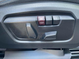 【メモリー機能付きパワーシート】運転手が代わってもボタン一つで設定ポジションに。常にご自身のドライブ設定が整います。