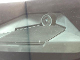 【ホンダセンシング】走行中に前方の車両等を認識し、衝突しそうな時は警報とブレーキで衝突回避と被害軽減をアシスト。より安全にドライブをお楽しみいただけます。