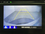 【バックモニター】後ろのカメラの映像をモニターに映し出すことができます!後方の見えない死角や、障害物との距離感をしっかり確認することができます!駐車が苦手な方におすすめです。