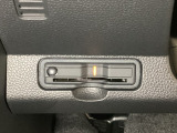 ハンドルの左下にETCがついています。高速道路の料金所の通過も楽々です。 カードの取り出しもしやすい場所についています。