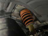 【ビルシュタイン製ダンパー】高速走行時の車両安定性を向上させてくれる人気の装備。街乗りの乗り心地も犠牲にせず、スポーティな走行をお楽しみいただけます♪