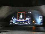 先進的なディスプレイ付きメーターです。昼でも夜でも見やすく、車両情報も詳しく伝えてくれます。