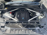 安心のBMW認定中古車は100項目の箇所を徹底的にチェック致します。機械的な箇所や電気系、コンピューターなどをご納車前に点検し、交換基準に達した部品は全て新品に修理返品した後にご納車致します。