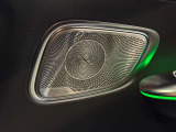 ブルメスターサラウンドサウンドシステムで、立体感のある音響で車内空間を彩ってくれます。