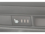 運転席と助手席にシートヒーターが付いています。