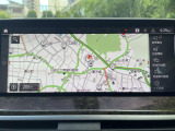 【純正ナビゲーション】BMWのナビゲーションは操作性も良く、詳細な地図情報と交通状況を見やすく表示し、快適なドライビングをサポートしながら目的地までナビゲートします。