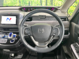【純正革巻きステアリング】上質な革を使用することで、手にしっかり馴染みとても運転しやすいハンドルです♪