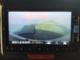【バックカメラ】運転が苦手な方も車庫入れラクラクです!ギアをリバースに入れれば自動的に切り換わりますので、面倒な操作は不要です♪狭い駐車場もお車を傷つけず安心ですね!