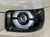 【LEDヘッドライト】悪天候や夜間走行時も良好な視界を確保し安心して運転できる高輝度LEDヘッドライトを装備!点灯速度が早く、消費電力も抑えられています。