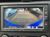 バックモニター装着車は後退時の強い味方です♪車庫入れや縦列駐車の際、後退操作の参考になるガイドラインをナビ画面に表示します。