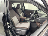 【5人乗りハーフレザーシート】ゆったりとした座り心地と、車内を広々と使える快適性に長けているので、快適な時間をお過ごしいただけます!