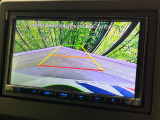 【バックカメラ】駐車時に後方がリアルタイム映像で確認できます。大型商業施設や立体駐車場での駐車時や、夜間のバック時に大活躍!運転スキルに関わらず、今や必須となった装備のひとつです!