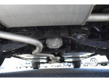 車両後方からの下回りです。マフラー防錆塗装や下回り防錆施工等も可能でございます。