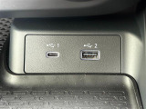 【USB端子】USB接続もついていますので携帯などの電子機器の充電にも使えて便利です。