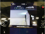 ■ドライバーから死角になりがちな左前方(助手席側)の映像を車内のマルチファンクションディスプレイに表示致します。前方や左側の壁ギリギリに駐車する際や、狭い道でのすれ違いなどで役に立ちます。