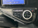 【オートエアコン】一度お好みの温度に設定すれば、車内の温度を検知し風量や温度を自動で調整。暑い…寒い…と何度もスイッチ操作をする必要はありません。快適な車内空間には必須の機能ですね♪