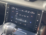 【左右独立型フルオートエアコン】運転席と助手席でそれぞれお好みの温度に設定可能。同乗者にも配慮した、快適な空調をお届け致します。