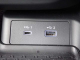 車内にUSBハブがありスマホやゲームの充電などとっても便利です♪