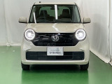 LEDヘッドライトを装備しています。LEDヘッドライトはとても明るく、雨の日や夜間走行も安全・安心です。オートライトコントロール付きで周囲の明るさに応じて自動で点灯・消灯します