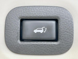 【パワーバックドア】スマートキーや運転席のボタンを押すだけでリアゲートが自動で開閉します!荷物を持っている時や、高い位置にあるバックドアを閉める際に便利な機能です♪