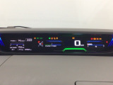 メータは先進的なデジタルメーターを採用!ゆっくりと数字が動くのでとても見やすく表示されます!続可能距離等の情報やHonda SENSINGの注意・警告も表示します!