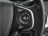 【アダプティブクルーズコントロール】予め設定した車速内でクルマが自動的に加減速。前走車との適切な車間距離を維持しながら追従走行します。【LKAS】車線維持支援システムでステアリング操作を支援。