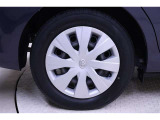 純正スチールホイールキャップ付です!タイヤサイズは175/65R15です