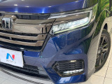 【LEDヘッドライト】悪天候や夜間走行時も良好な視界を確保し安心して運転できる高輝度LEDヘッドライトを装備!点灯速度が早く、消費電力も抑えられています。