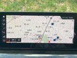 【純正ナビゲーション】BMWのナビゲーションは操作性も良く、詳細な地図情報と交通状況を見やすく表示し、快適なドライビングをサポートしながら目的地までナビゲートします。