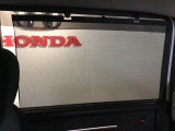 ロールサンシェードは日差しのまぶしさをやわらげ、プライバシーの保護にも役立ちます。