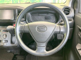 インテリアに合わせたデザインのステアリングは、運転される方のことも考え、運転しやすい形状、大きさです。是非一度、実際に触ってお確かめください。