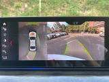 【アラウンドビューモニター】バックカメラに加え、360度のカメラで駐車も楽々。駐車が苦手な方でも安心してお乗りいただけます。