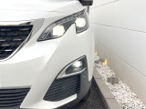 ●LEDヘッドライト:夜間走行時も良好な視界を確保し安心して運転できる高輝度LEDヘッドライトを装備!点灯速度が早く、消費電力も抑えられています。