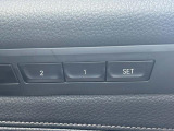 【メモリー機能付きパワーシート】運転手が代わってもボタン一つで設定ポジションに。常にご自身のドライブ設定が整います。
