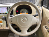 インテリアに合わせたデザインのステアリングは、運転される方のことも考え、運転しやすい形状、大きさです。是非一度、実際に触ってお確かめください。