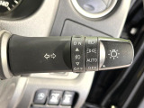 【オートライト】周りの明るさに応じて自動でヘッドライトの点灯・消灯ができる機能です!ライトの付け忘れ・消し忘れなどが無くなり、雨の日や夕方の走行も安心!トンネル通過時も便利ですね♪