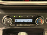 作動状態が一目でわかる液晶ディスプレイ付きAUTOエアコンを装備しています♪室内の温度を設定するとセンサーが室温を感知して、温度、風量を自動的にコントロ-ルして快適な空間を作ってくれます!