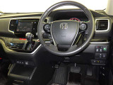 運転の際、常に目にする部分だけにシックで飽きのこないデザインが良いですね。