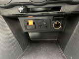 USB端子2個&AUXミニジャック1個 ミュージックプレーヤー接続でお気に入りの音楽を楽しむことが出来ます♪Apple CarPlay 、Android Auto 対応です