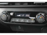 オートエアコンで温度を設定するだけで快適な車内環境を維持することができます!