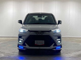 明るいLEDライトで、暗い夜道の運転も快適に。