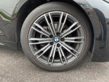 BMWならではの卓越した走りを支えるホイールと足回りです!日本車の走りに慣れている方にもぜひ体感して頂きたいほど、高いレベルでまとまっています!