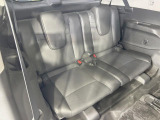 床下収納式のサードシートです。座席部分をコンパクトに収納でき、広大な荷室スペースとしてお使いいただけます!乗車人数や荷物の量など利用シーンに合わせて3列目を有効活用でき、とっても便利♪