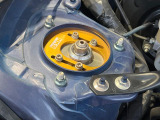 【HKSDampers】車高が低くなり、スタイリッシュな見た目となっております。車両の重心が下がる事で、走行時の安定性も向上します♪