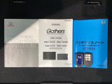 スマートキーは鍵をバッグに入れたままでもドアロックの開閉やエンジンのON・OFFができます。夜間や雨の日も鍵を探さなくて良いので便利です。