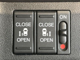 【両側パワースライドドア】スマートキーや運転席のスイッチで後席両側スライドドアの開閉が可能♪電動だから力を入れてドアを開ける必要が無く、小さなお子様でも簡単に開け閉めでき快適です♪