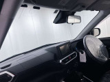 落ち着いたカラーの内装で、ゆったりと運転したい方に。