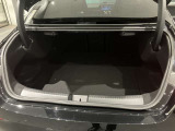 ゆったりとしたトランクルームでございます。たくさんのお荷物の車載が可能でございます。