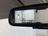 【アラウンドビューモニター】まるでクルマを真上から見下ろしたかのような視点で駐車をサポートします!クルマの斜め後ろや真横など、前後左右の4つのカメラの映像が合成されて、モニターに映し出されます。